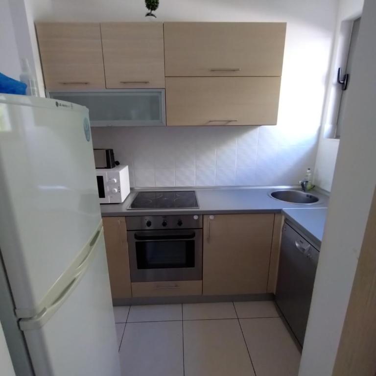 Becici Sunset Apartment - Two-Bedroom Apartment - 11