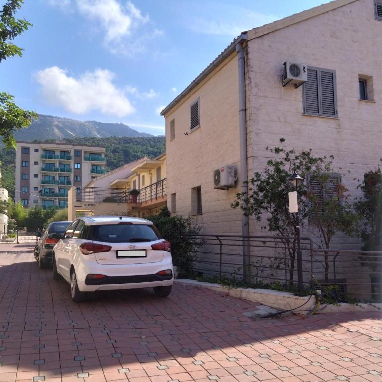 Becici Sunset Apartment - Two-Bedroom Apartment - 9