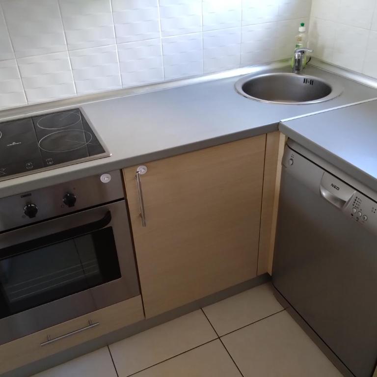 Becici Sunset Apartment - Two-Bedroom Apartment - 12