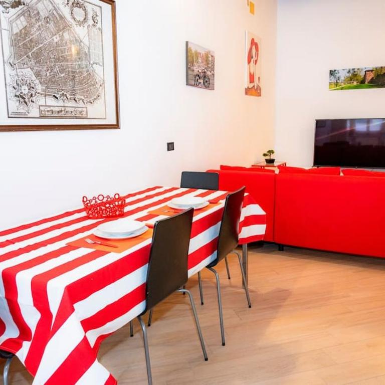 Medieval City Centre - Modern Suite with AC, Smart TV & WiFi - One-Bedroom Apartment - 4