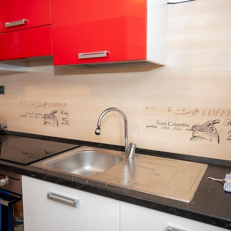 Medieval City Centre - Modern Suite with AC, Smart TV & WiFi - One-Bedroom Apartment - 11