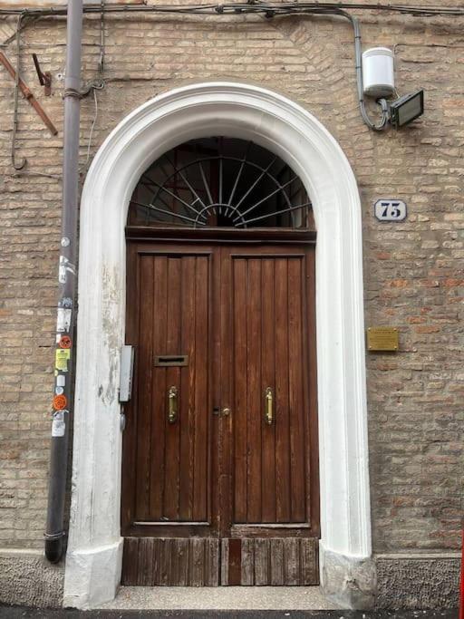 Medieval City Centre - Modern Suite with AC, Smart TV & WiFi - One-Bedroom Apartment - 17
