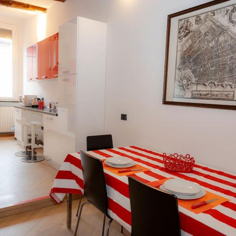 Medieval City Centre - Modern Suite with AC, Smart TV & WiFi - One-Bedroom Apartment - 13