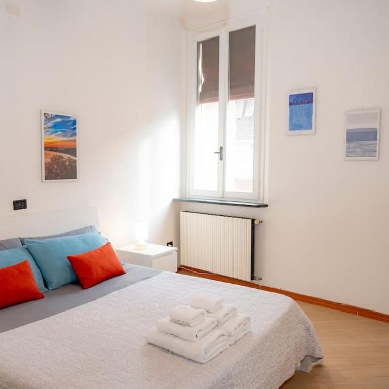 Medieval City Centre - Modern Suite with AC, Smart TV & WiFi - One-Bedroom Apartment - 7