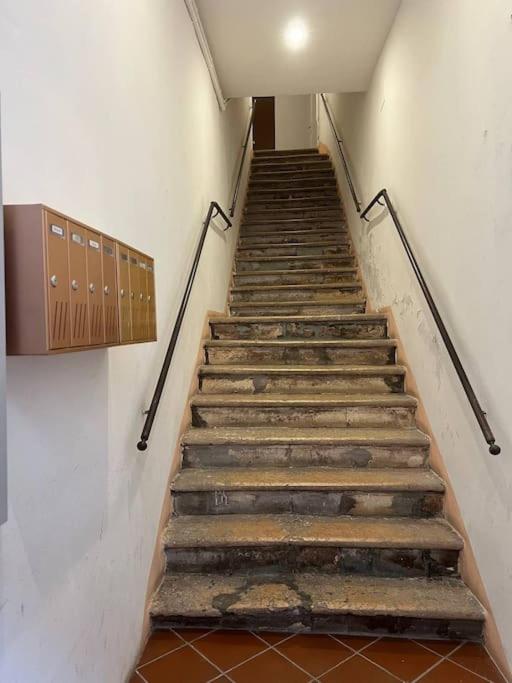 Medieval City Centre - Modern Suite with AC, Smart TV & WiFi - One-Bedroom Apartment - 21