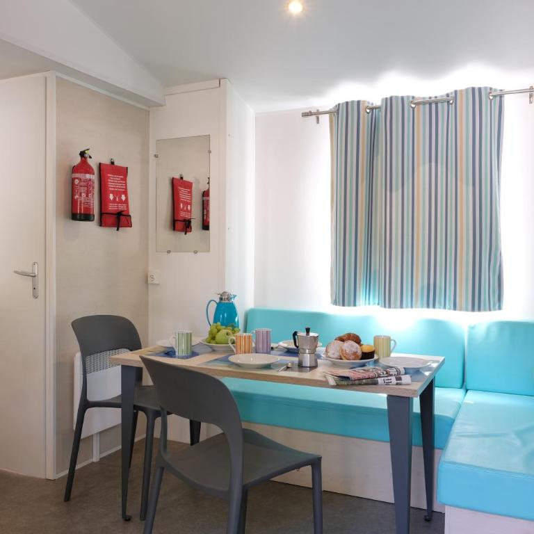 Happy Camp mobile homes in Camping Sènia Cala Canyelles - Casa Móvil Premium - 8