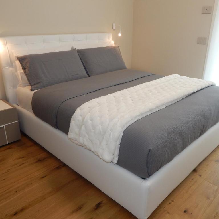 Lago Dorato Roxy Apartament - Appartamento con 3 Camere da Letto e Vista Lago - 17