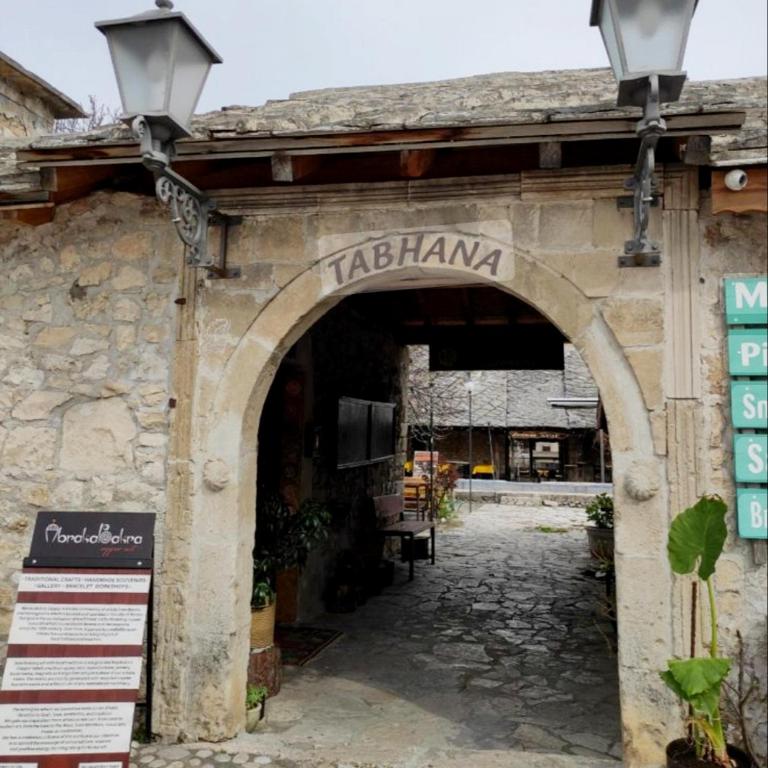 ZARA apartment- Near the Old town ,Cool and shaded ,3 ACs , Free Parking & Peaceful - Two-Bedroom Apartment - 53