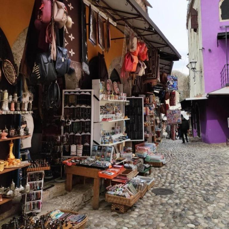 ZARA apartment- Near the Old town ,Cool and shaded ,3 ACs , Free Parking & Peaceful - Two-Bedroom Apartment - 59