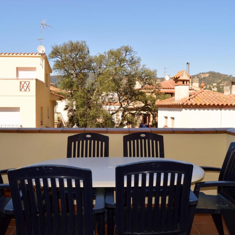 Casa con piscina en el Casco Historico - Three-Bedroom House - 2