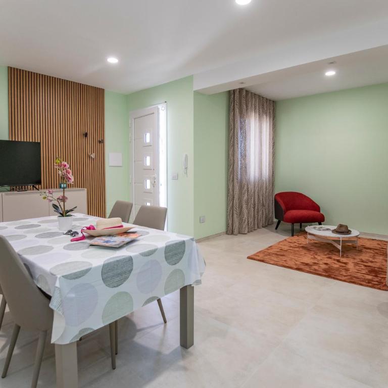 Suite Luisa - Two-Bedroom House - 12