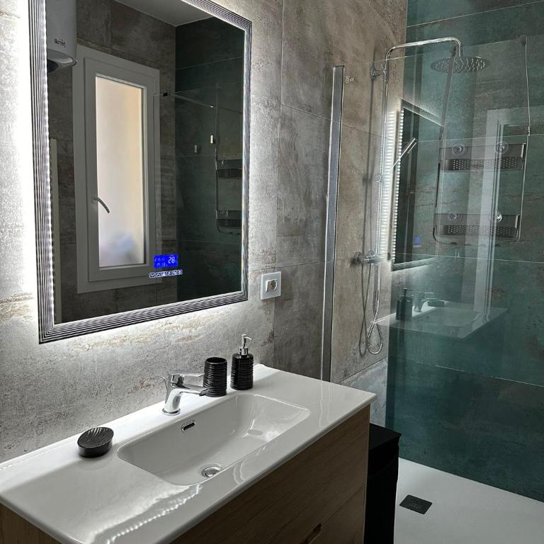 Suite Luisa - Two-Bedroom House - 21