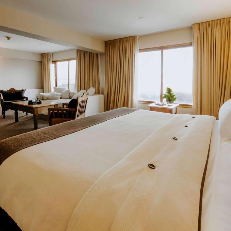 Wyndham Garden Ushuaia Hotel del Glaciar - Suite Junior con cama extragrande y vistas a la bahía - 7