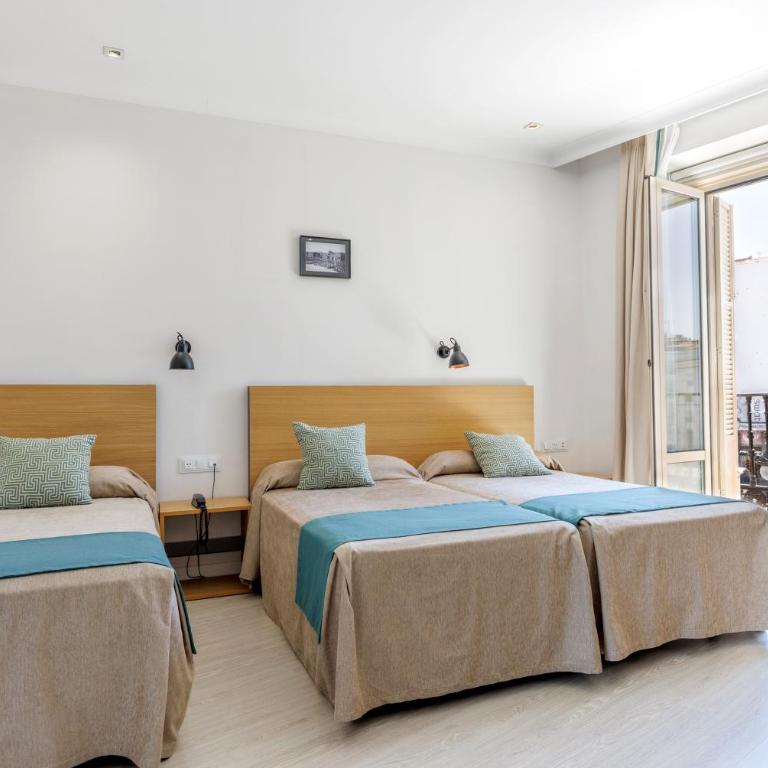 Hotel Europa - Triple Room with Puerta del Sol Views - 4