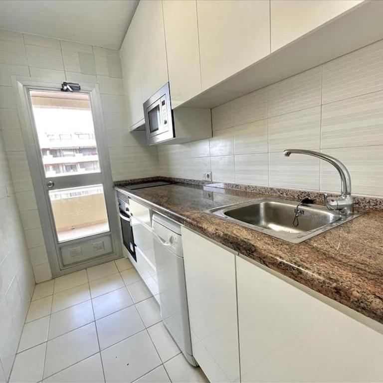 apartamento amplio con 2 dormitorios y vistas al mar - Apartamento de 2 dormitorios - 5