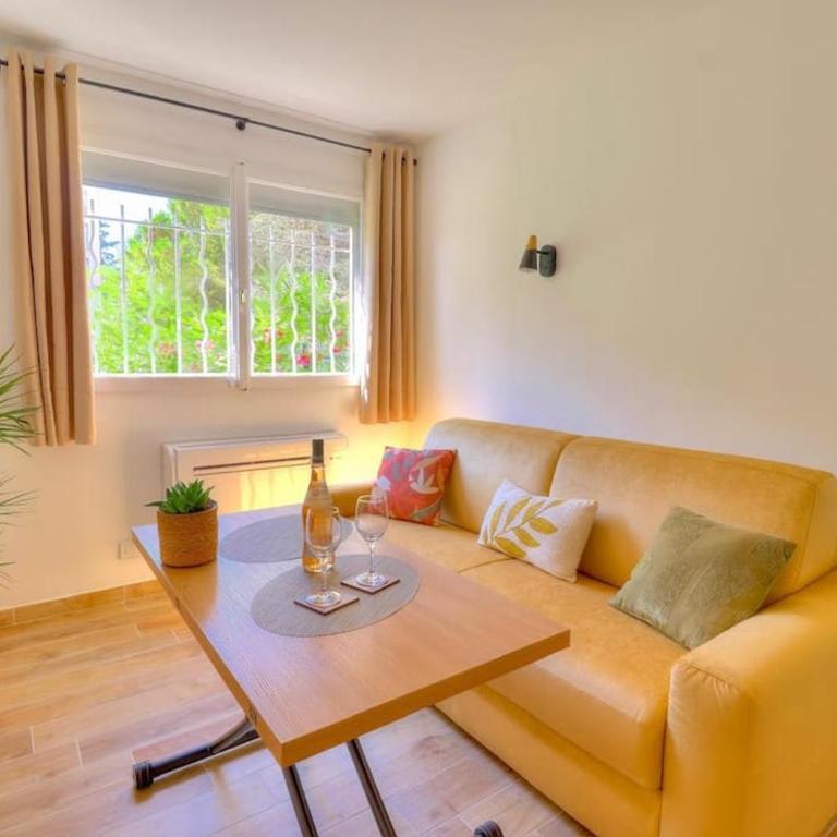 Charmant Studio rénové à Antibes, plage à 10 min à pied - One-Bedroom Apartment - 2