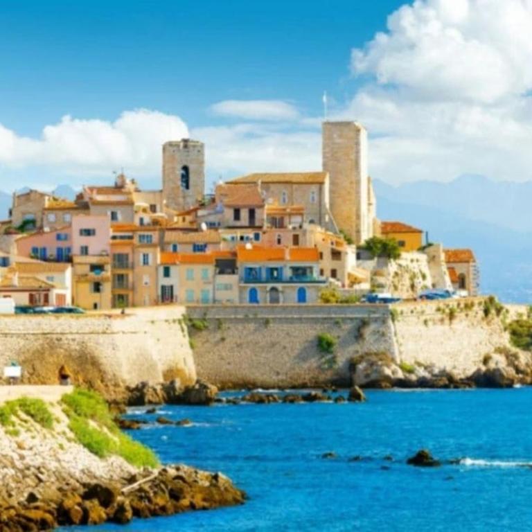 Charmant Studio rénové à Antibes, plage à 10 min à pied - One-Bedroom Apartment - 10