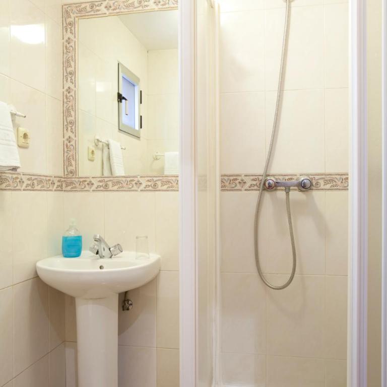 Hostal Zabala - Chambre Simple avec Salle de Bains Privative - 4