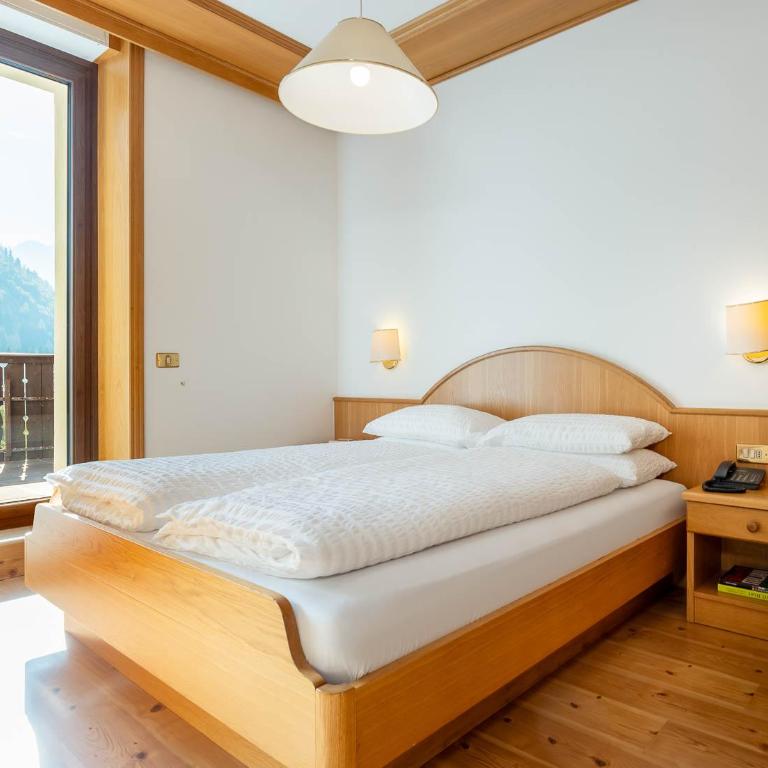Hotel Vioz - Camera Familiare con Vista Montagna - 5