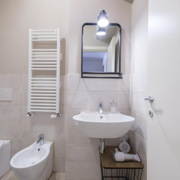 Bologna House Due Torri Apartment - Appartamento Deluxe - 8