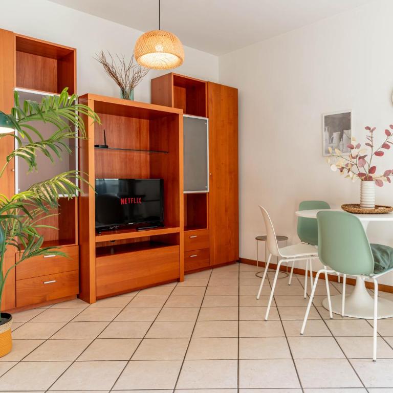 PARCHEGGIO GRATUITO NEL CUORE DEL CENTRO STORICO DI TRENTO - Fast Wifi - Ideale per smart working - 5 posti letto - Appartamento con 1 Camera da Letto - 14