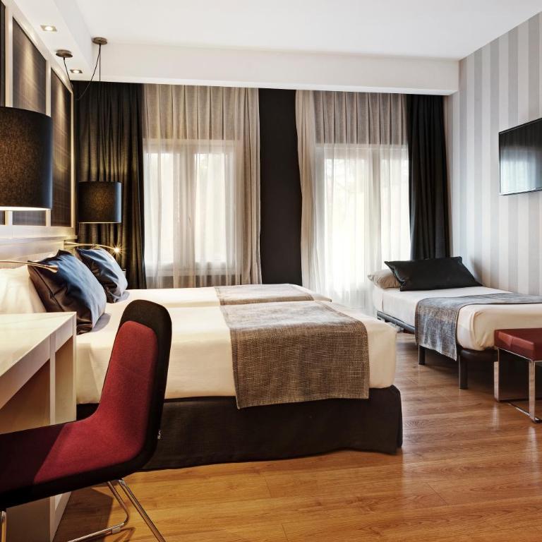 Catalonia Reina Victoria - Habitación Triple - 4