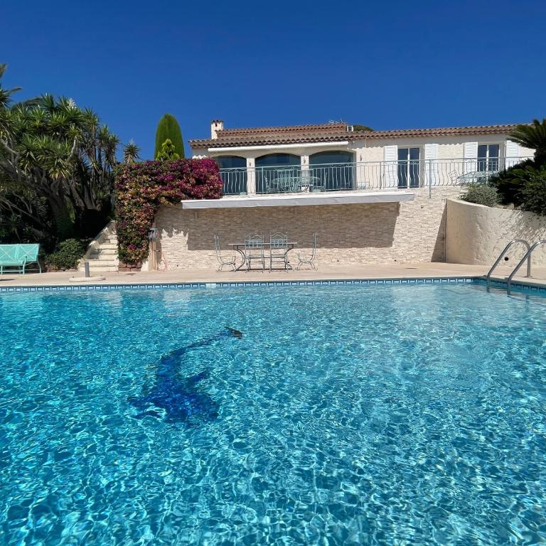 Luxe et calme avec vue mer panoramique à Antibes - Villa avec Piscine Privée - 37