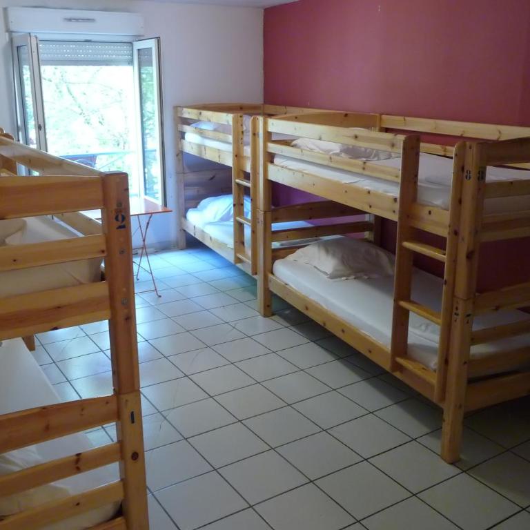 La Petite Auberge de Saint-Sernin - Lit dans Dortoir Mixte de 8 Lits - 1