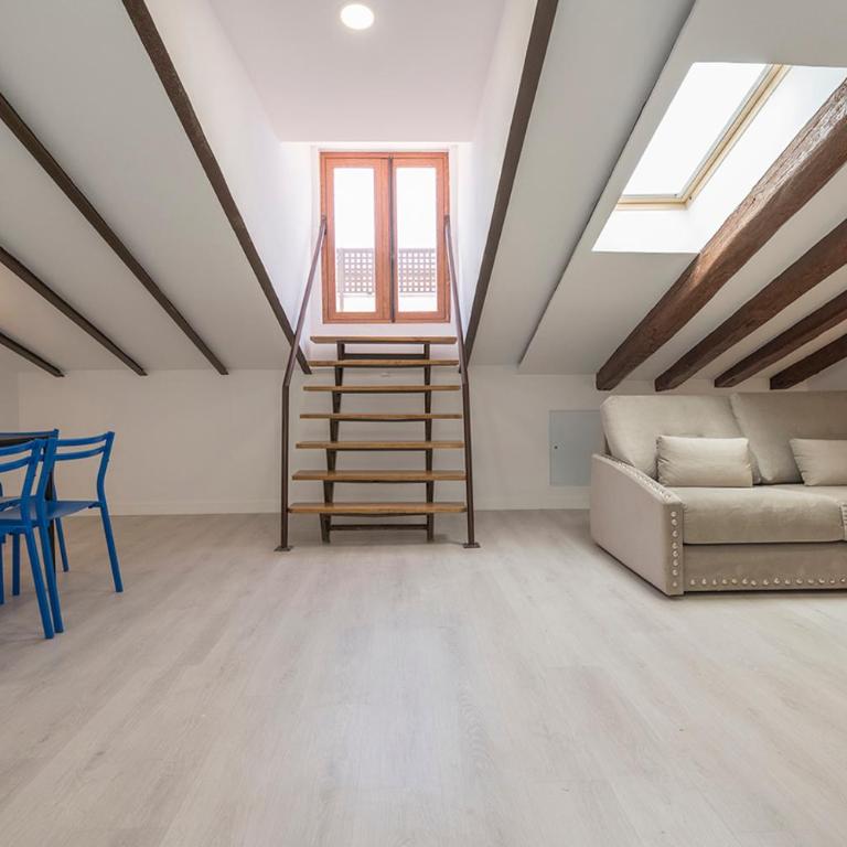 Exclusivo Ático con terraza en Plaza Mayor - Apartamento de 2 dormitorios - 2