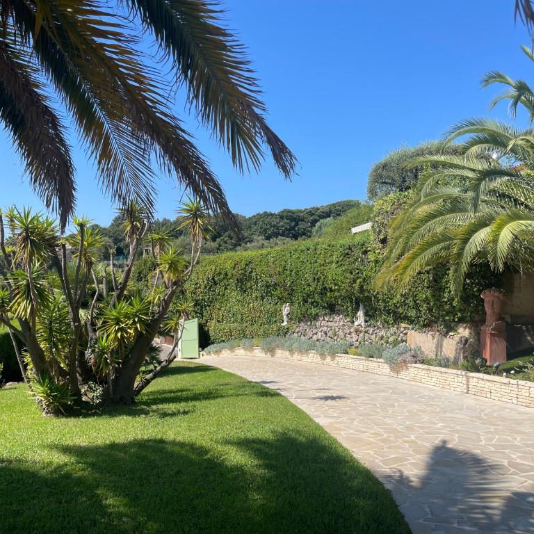 Luxe et calme avec vue mer panoramique à Antibes - Villa avec Piscine Privée - 41