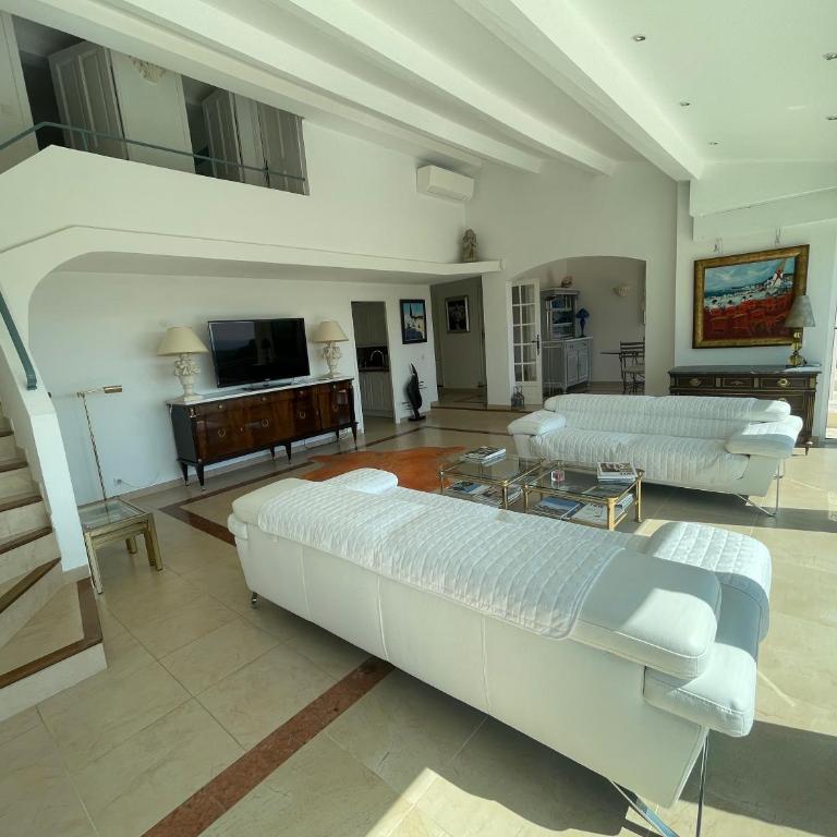 Luxe et calme avec vue mer panoramique à Antibes - Villa avec Piscine Privée - 42