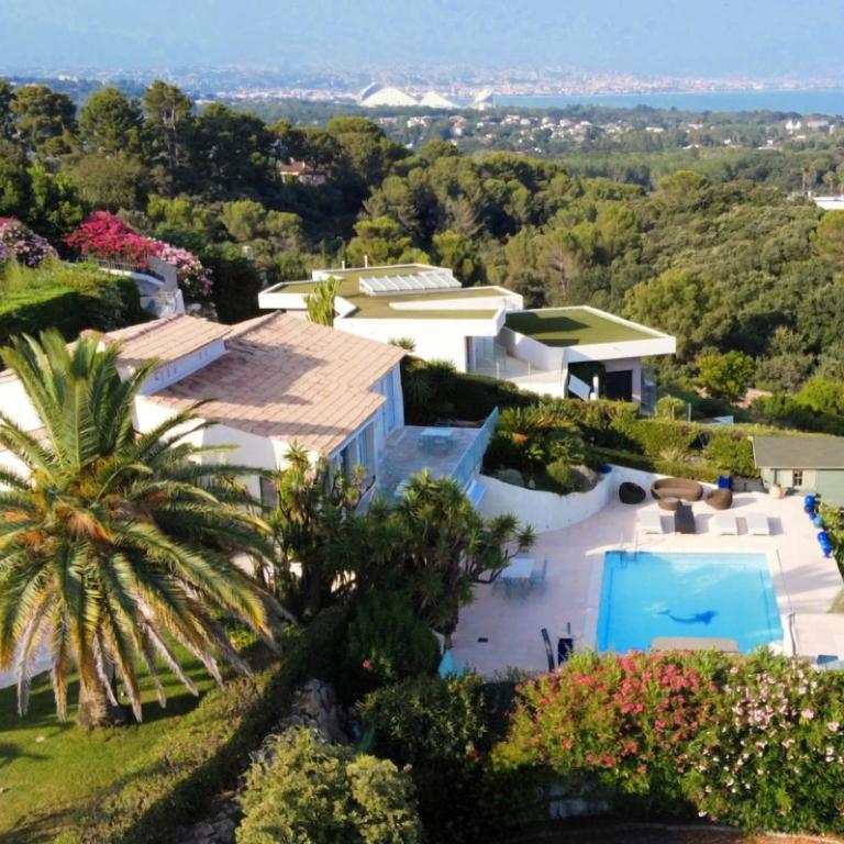 Luxe et calme avec vue mer panoramique à Antibes - Villa avec Piscine Privée - 1