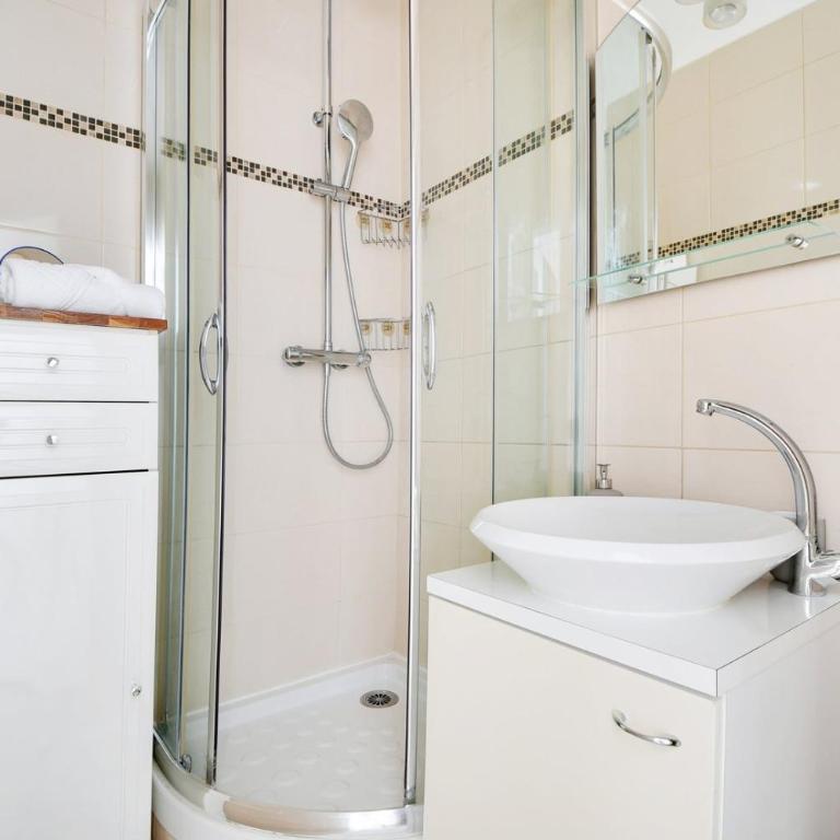 GuestReady - Neat stay near the wall of Love - Appartement - 5