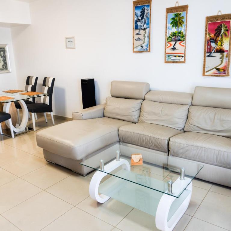 Beautiful and luxurious villa with heated pool and free Wi-Fi in Playa Blanca. - Two-Bedroom Villa - 17