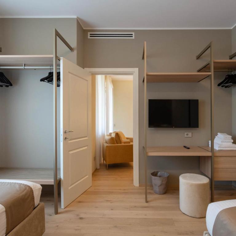 Heart Milan Apartments Duomo Missori - Three-Bedroom Apartment - Via Cornaggia 9 - 25