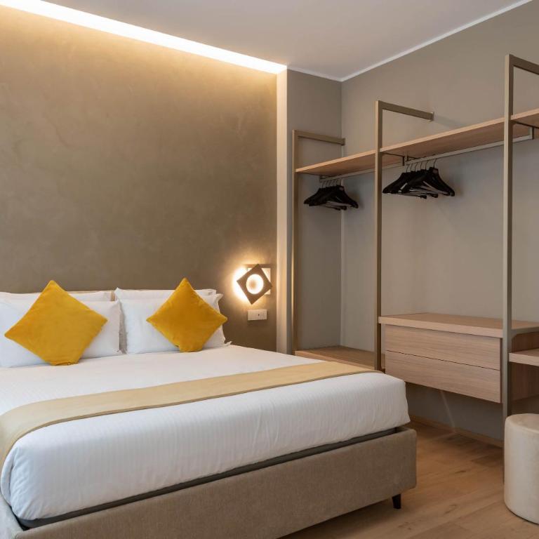 Heart Milan Apartments Duomo Missori - Three-Bedroom Apartment - Via Cornaggia 9 - 10