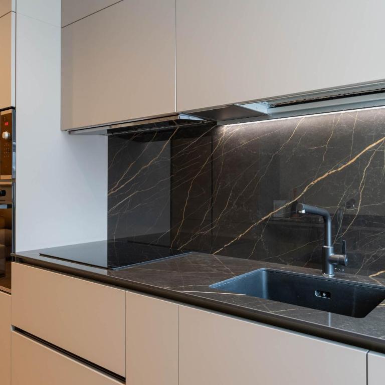 Heart Milan Apartments Duomo Missori - Three-Bedroom Apartment - Via Cornaggia 9 - 21