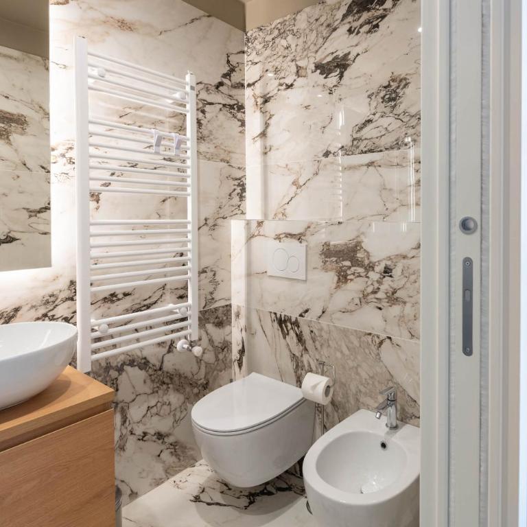 Heart Milan Apartments Duomo Missori - Three-Bedroom Apartment - Via Cornaggia 9 - 13
