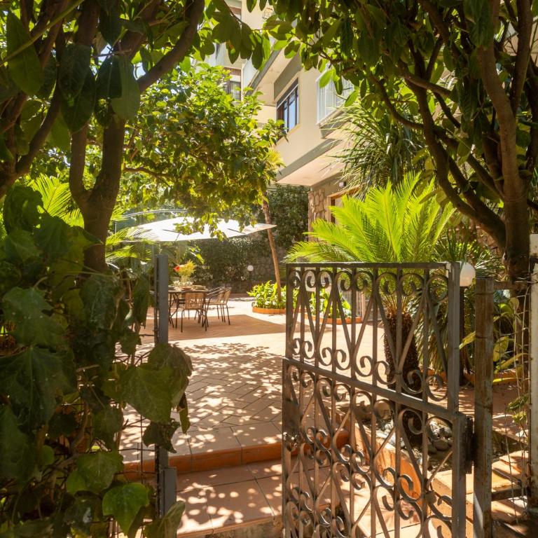 Casa Lory Sorrento - Three-Bedroom Deluxe Apartment - 54