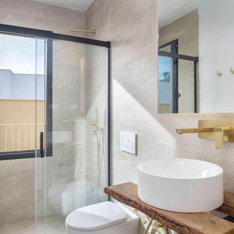 New, spacious villa with amazing views - Villa - 15