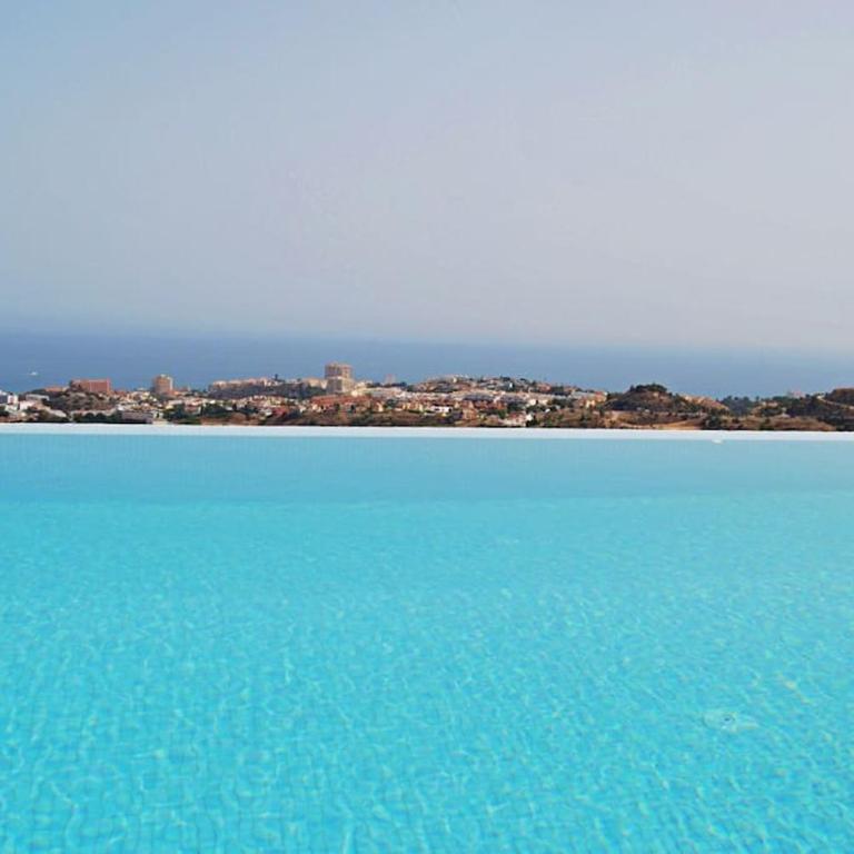 New, spacious villa with amazing views - Villa - 58