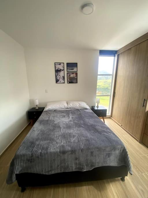 Apartamento nuevo en conjunto, Picina y Jacuzzi comunal - Parqueadero Privado - Apartamento de 3 dormitorios - 6