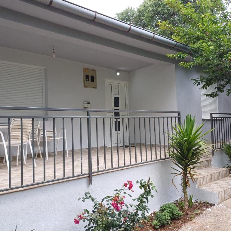 MD - Two-Bedroom Apartment with Balcony and Terrace - 10