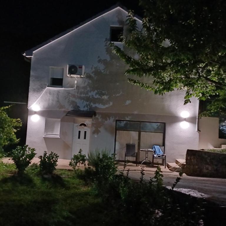 MD - Two-Bedroom Apartment with Balcony and Terrace - 2