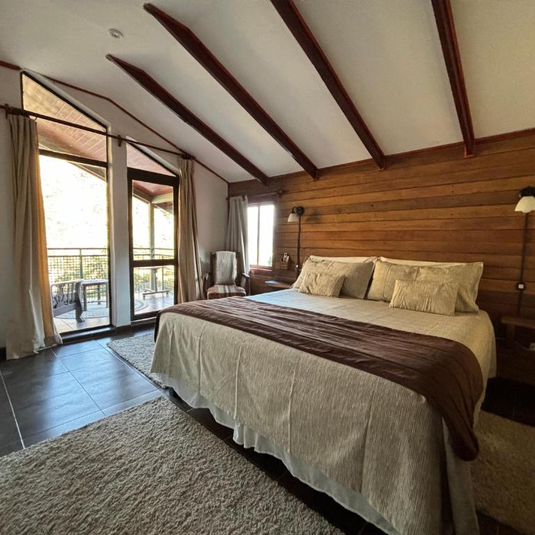 Miramonte B&B - Habitación con cama extragrande y vistas a la montaña - 3