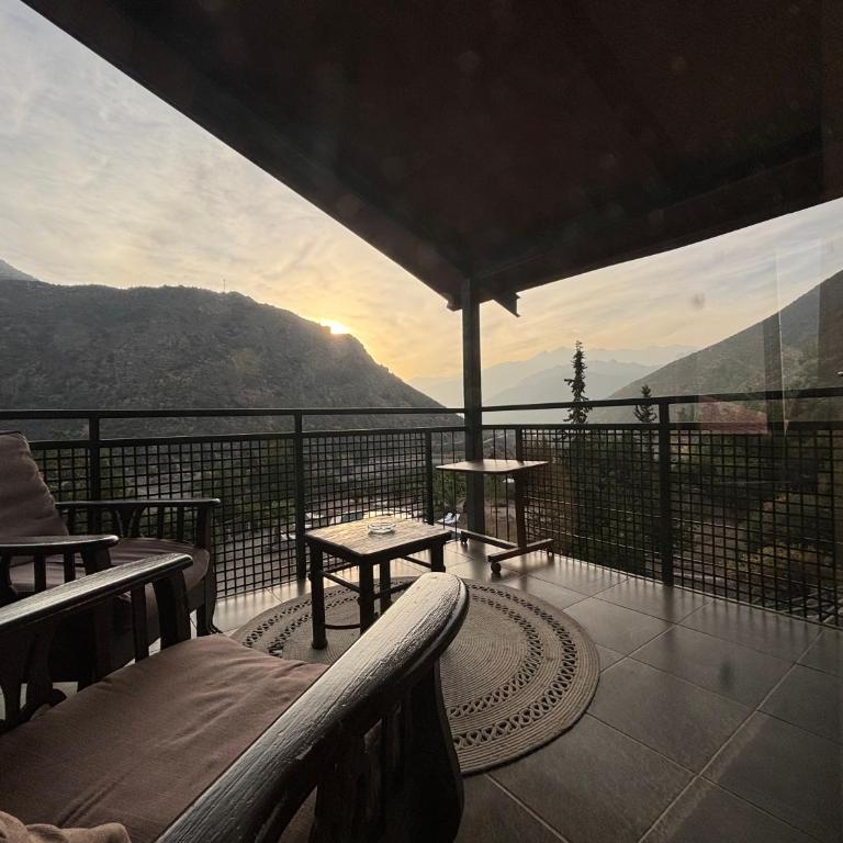 Miramonte B&B - King Room with Mountain View - 7