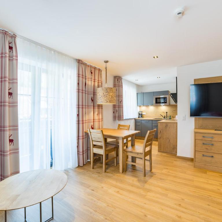 Bergzeit - Hotel & Appartements - Apartment mit 1 Schlafzimmer und Balkon - 5