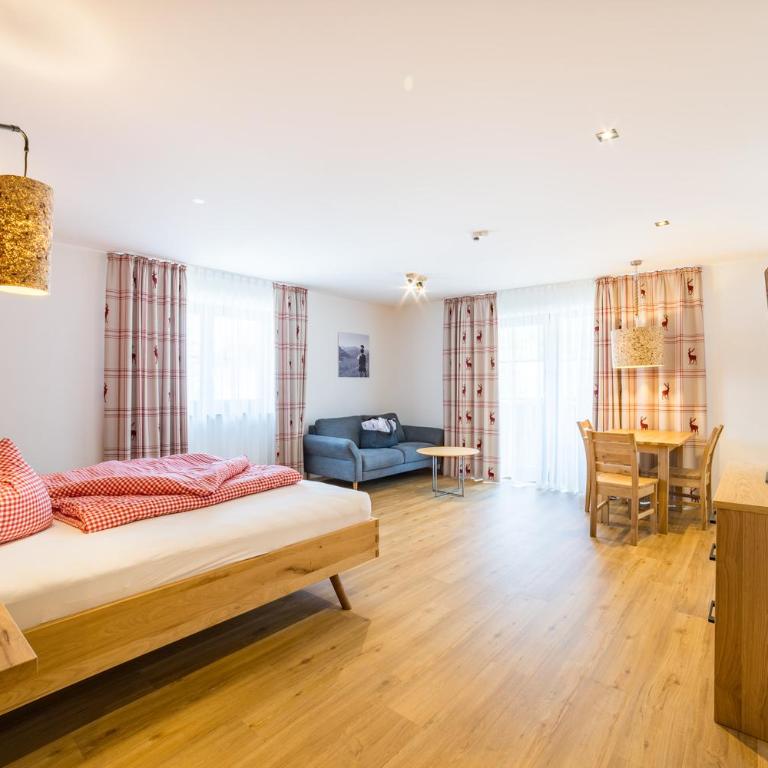 Bergzeit - Hotel & Appartements - Apartment mit 1 Schlafzimmer und Balkon - 3