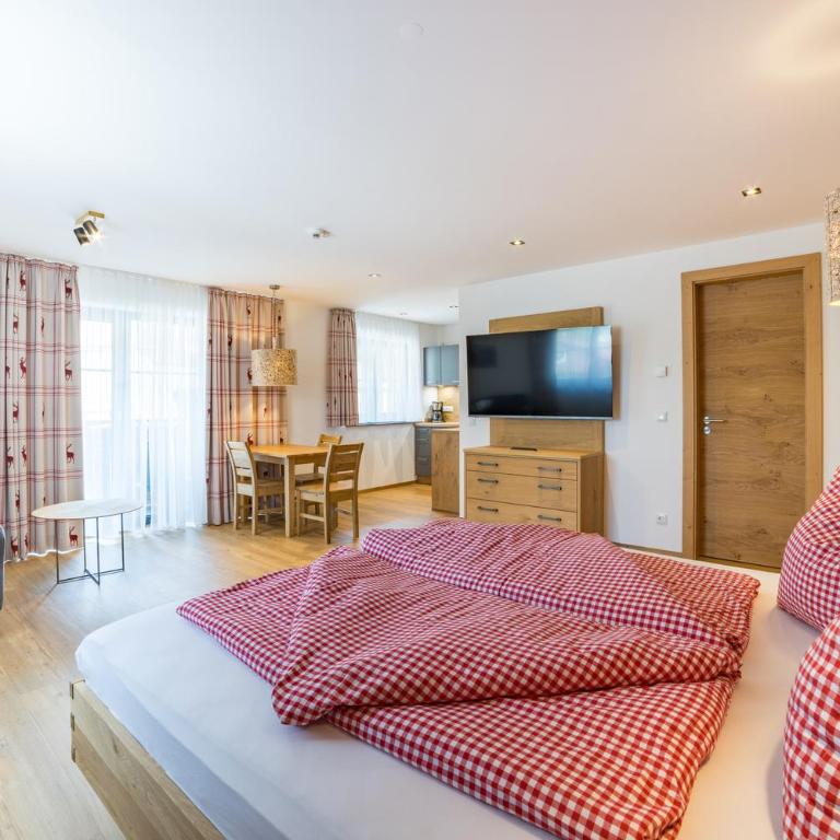 Bergzeit - Hotel & Appartements - Apartment mit 1 Schlafzimmer und Balkon - 4