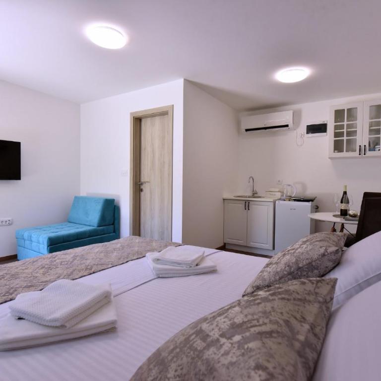 Airport Apartments TRI HRASTA - Studio Apartment - 4
